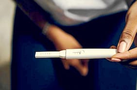 Médicos apuntan a TikTok por el espectacular aumento de abortos en Reino Unido