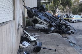 Persecución policial termina con vehículo volcado: el conductor falleció mientras que su copiloto está grave en la Posta Central