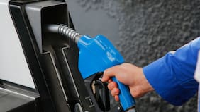 Importante baja en la bencina: revisa el precio del combustible para los próximos días