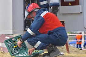 ¿Cómo buscar a un electricista o gásfiter certificado?