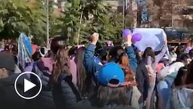 Fanáticas de BTS convocan marcha en Baquedano y pasarán por La Moneda