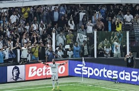 Póker, falta de foco y acusaciones de insultar a los jóvenes del Santos: las nuevas polémicas de Neymar en Brasil