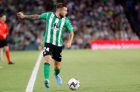 El Betis aprovecha los errores y golea al Elche