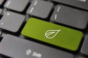 Una nube que contamina: el inmenso impacto ambiental de nuestro consumo digital (y cómo disminuirlo)