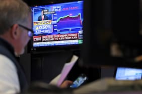 S&P 500 cierra en alza tras sólido dato de ventas minoristas en EEUU