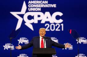 “Joe Biden ha tenido el primer mes más desastroso que cualquier presidente en la historia moderna”, dice Trump en su primera intervención pública tras dejar la Casa Blanca