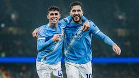 El Manchester City encuentra el rumbo: golea y acecha la cima de la Premier League tras un nuevo tropiezo del Arsenal