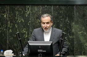 Canciller iraní emplaza a EE.UU. a negociar salida diplomática tras las amenazas de Trump