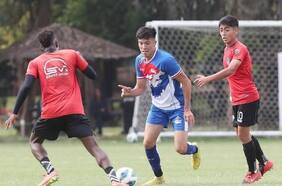Uno con pasado en Colo Colo: los 42 futbolistas cesantes que buscan club en el Torneo Nacional