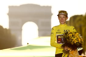 Los Campos Elíseos reciben a un Jonas Vingegaard que confirma su victoria en el Tour de Francia