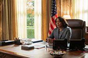 Angela Bassett y la serie Día Cero: “Lo pasé muy bien usando esos trajes y estando en el Salón Oval”