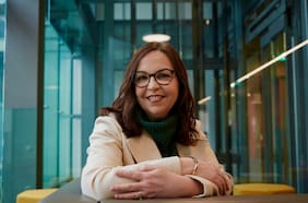 Shannon Vallor, filósofa de la tecnología: “Es  ridículo afirmar que la IA puede ‘dirigir el gobierno’ como dice Elon Musk”