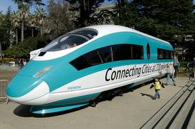 Un “despilfarro”, “innecesario” y una “estafa”: Trump pone la lápida al proyecto de tren bala en California