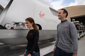 Hyperloop | El futurista sistema de transporte hizo su primera prueba con pasajeros