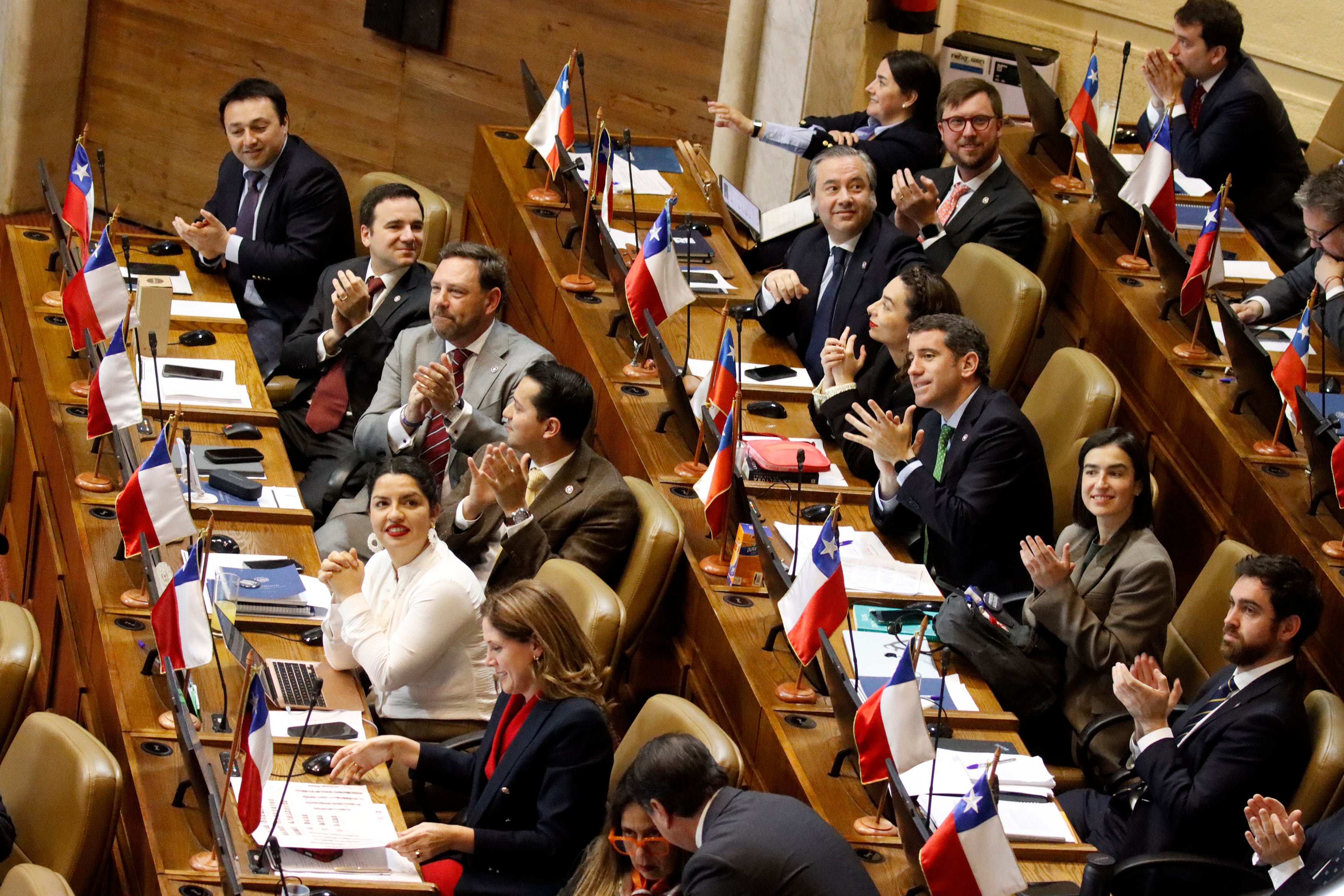 Rechazada reforma para migrantes: republicanos activan plan B y reflotan moción de Gaspar Rivas