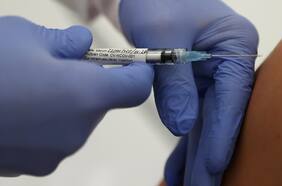 Estudio muestra que siete de cada 10 chilenos estaría dispuesto a usar una vacuna para el Covid-19