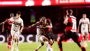 Gonzalo Tapia le gana el duelo de chilenos a Erick Pulgar en el arranque del Brasileirao 2026