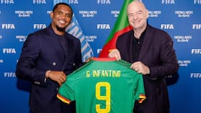 Aliado de Infantino en Camerún: Samuel Eto’o es acusado de malversación de medio millón de dólares por amistoso en Rusia