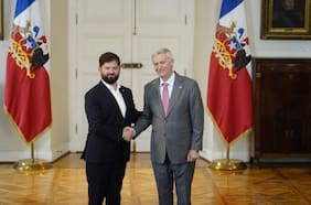 Presidente Boric recibe a José Antonio Kast en el palacio La Moneda