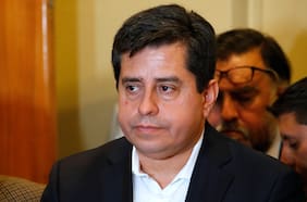 Directiva del PPD en Antofagasta defiende al senador Araya ante tensión por su permanencia en el partido