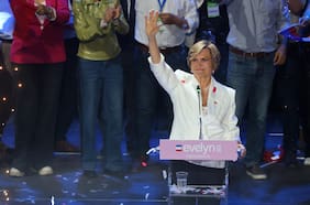 Promesa de crecimiento al 4%, alusiones a Piñera y triple empate entre las cartas de derecha: los principales hitos del cierre de campaña de Matthei