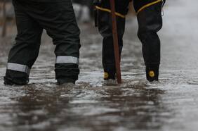 Declaran alerta roja para Sagrada Familia y San Rafael por desborde de estero Culenar