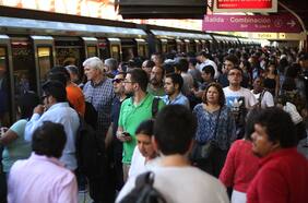 Metro de Santiago moviliza en marzo al mayor número de pasajeros desde el mes previo al estallido social