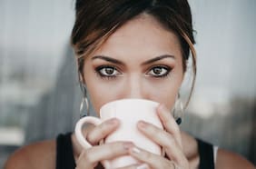 Por 30 años, científicos de Harvard siguieron a 50 mil mujeres que bebían café todos los días: esto es lo que descubrieron