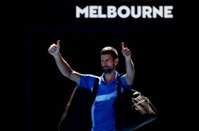 Zverev defiende a un Djokovic que se despide lesionado y abucheado del Abierto de Australia