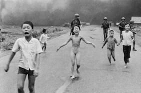 La polémica tras icónica imagen de la guerra de Vietnam que llevó al World Press Photo a suspender su autoría