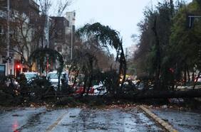 Autoridades toman medidas de contingencia ante probables ventiscas y tormentas eléctricas en la Región Metropolitana
