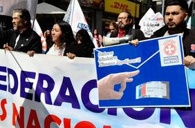 Fenats entrega “sobre azul” a ministra Aguilera acusando incumplimiento de compromisos