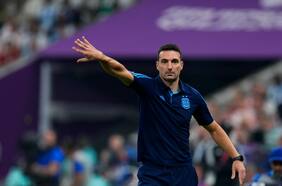 El día en que La Scaloneta no tenía pasajeros: la lista de ninguneos al DT argentino que incluyó hasta el “no puede dirigir ni el tráfico” de Diego Maradona