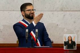 Presidente Boric hace referencia a “la Violeta del futuro” y lanza un beso a su pareja