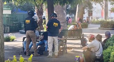 Nueva fiscalización masiva de extranjeros en Plaza de Armas: Más de 130 personas fueron fiscalizadas