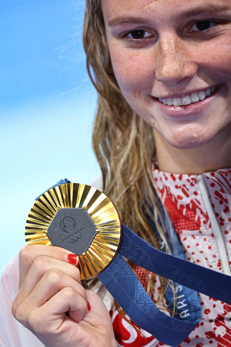 Swimming - Women's 200m Ind. Medley Victory Ceremony