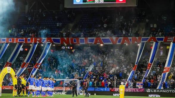 Las razones de la UC para sancionar a cinco hinchas que asistieron al Claro Arena
