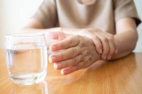 Laboratorio chileno describe nuevo tipo de dolor asociado al Parkinson