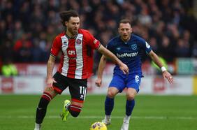 Como un hincha más: Alexis Sánchez reacciona al debut goleador de Ben Brereton en la Premier League
