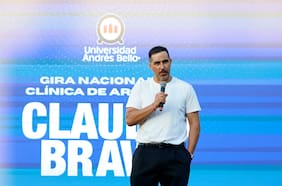 La especial despedida de Claudio Bravo: recorrerá Chile formando arqueros junto a 49 estudiantes de la UNAB