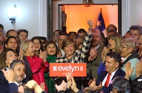 Evelyn Matthei relanza campaña presidencial con fuerte presencia del piñerismo y con llamado a votantes del Rechazo