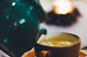Cuántas tazas de té debes tomar al día para vivir muchos más años, según Harvard
