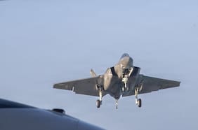 EE.UU. rescata a piloto tras derribo de avión de combate en Irán