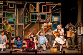 La Negra Ester: madre e hija unidas por la reina del puerto