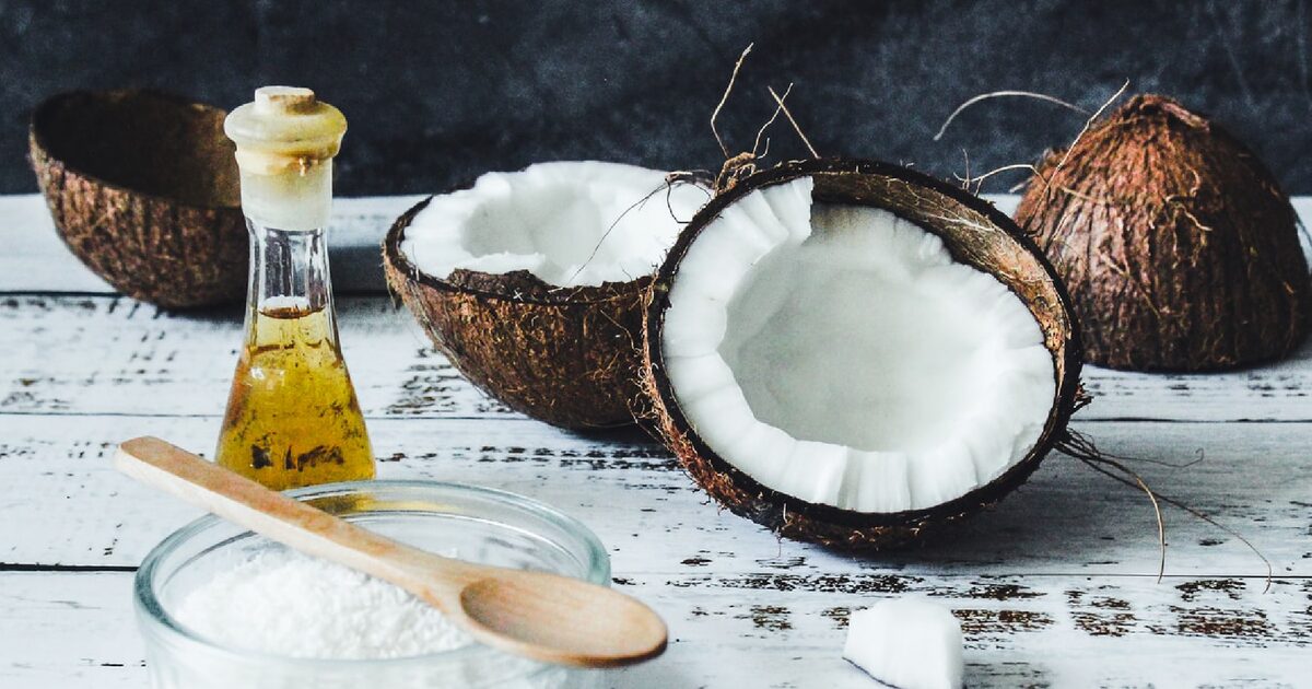 Acaba fácilmente y para siempre con el desesperante chirriar de las puertas de tu casa 10 Merca2.es 8. Aceite de coco: la solución ecológica