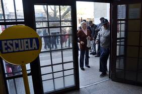 Uruguayos van a las urnas para elegir nuevo presidente en una carrera entre moderados