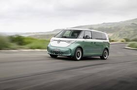 El VW ID. Buzz celebra a su antepasado con la llegada de una nueva versión extendida