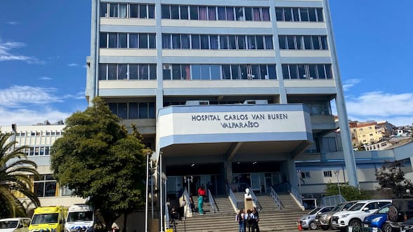 “Bochorno” y “lamentable”: comisión de Salud del Senado reagenda sesión en Hospital Carlos Van Buren por problemas técnicos