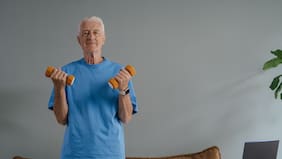 Cómo evitar la pérdida de masa muscular con la edad, según una nutricionista