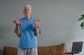 Cómo evitar la pérdida de masa muscular con la edad, según una nutricionista